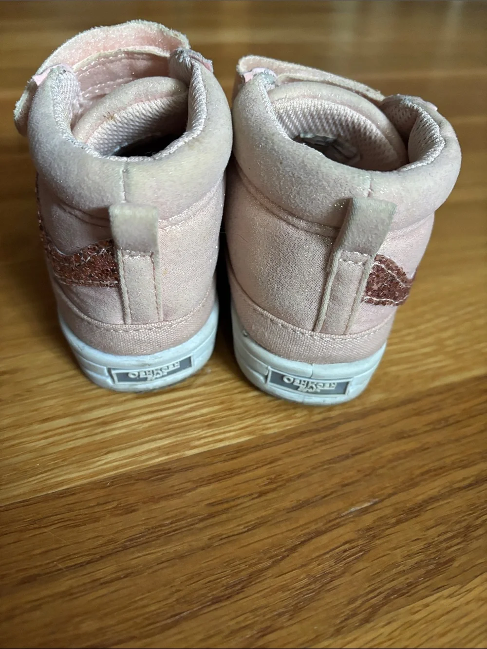 Size 6 Toddler Osh Kosh B’Gosh Sneakers